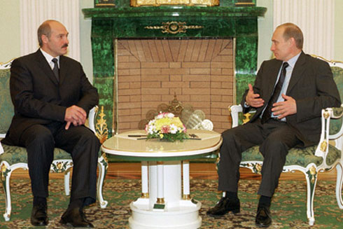 20 июня 2001, МОСКВА, КРЕМЛЬ. Президент Белоруссии Александр Лукашенко с президентом России Владимиром Путиным. © Kremlin.ru
