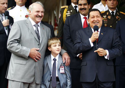Батька с сыном Николаем встретились с Уго Чавесом